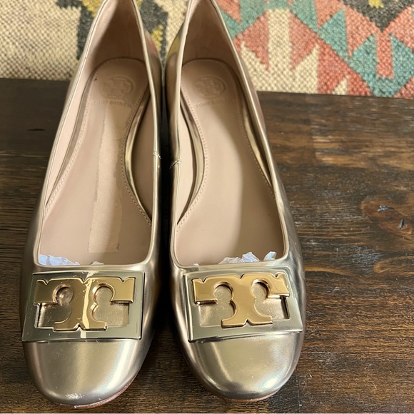 Tory Burch $298 Display Floor Model GIGI Gold Metallic Patent Pump